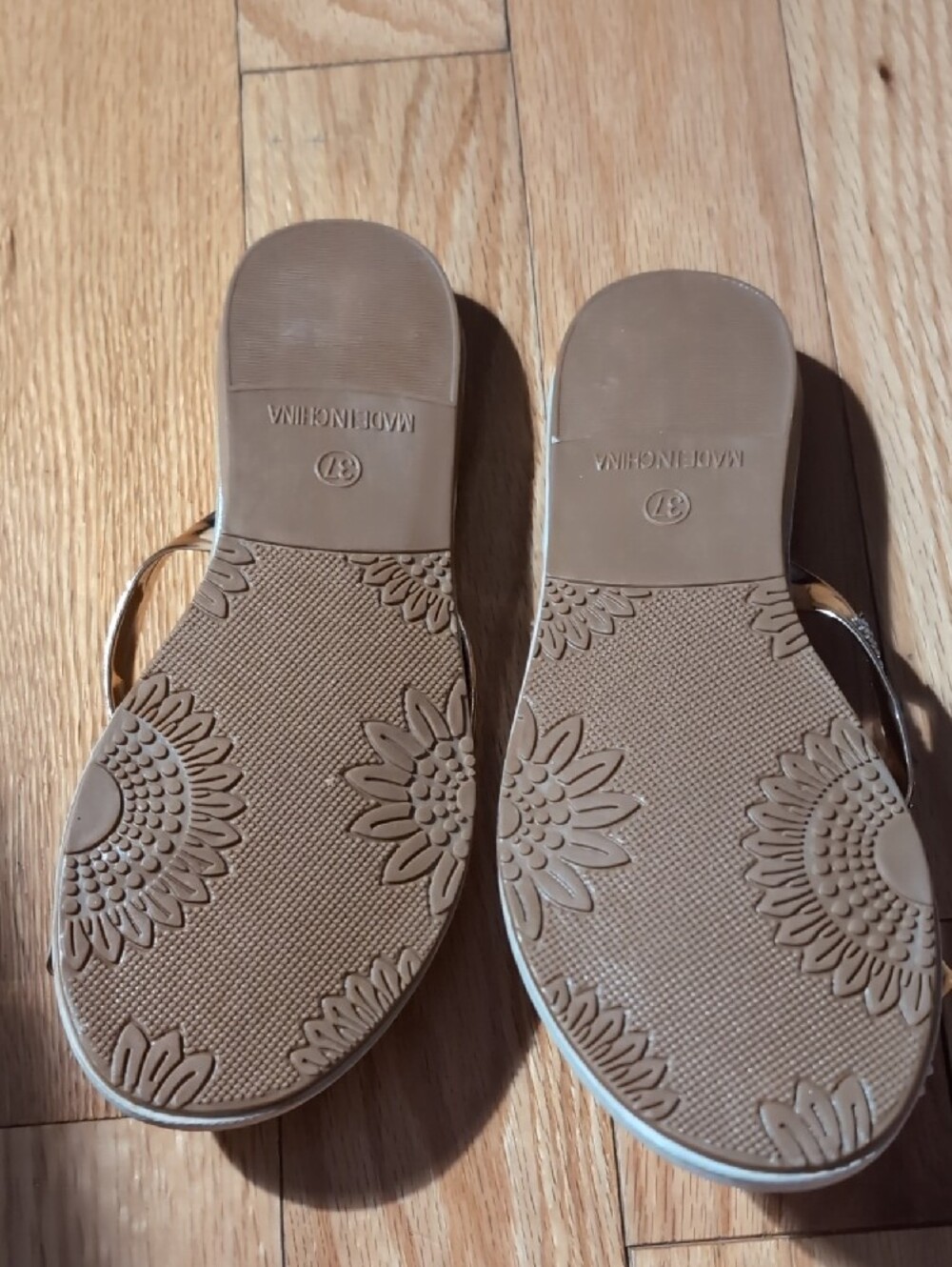 New Rhinestone Flat Sandals - Picture 4 of 7